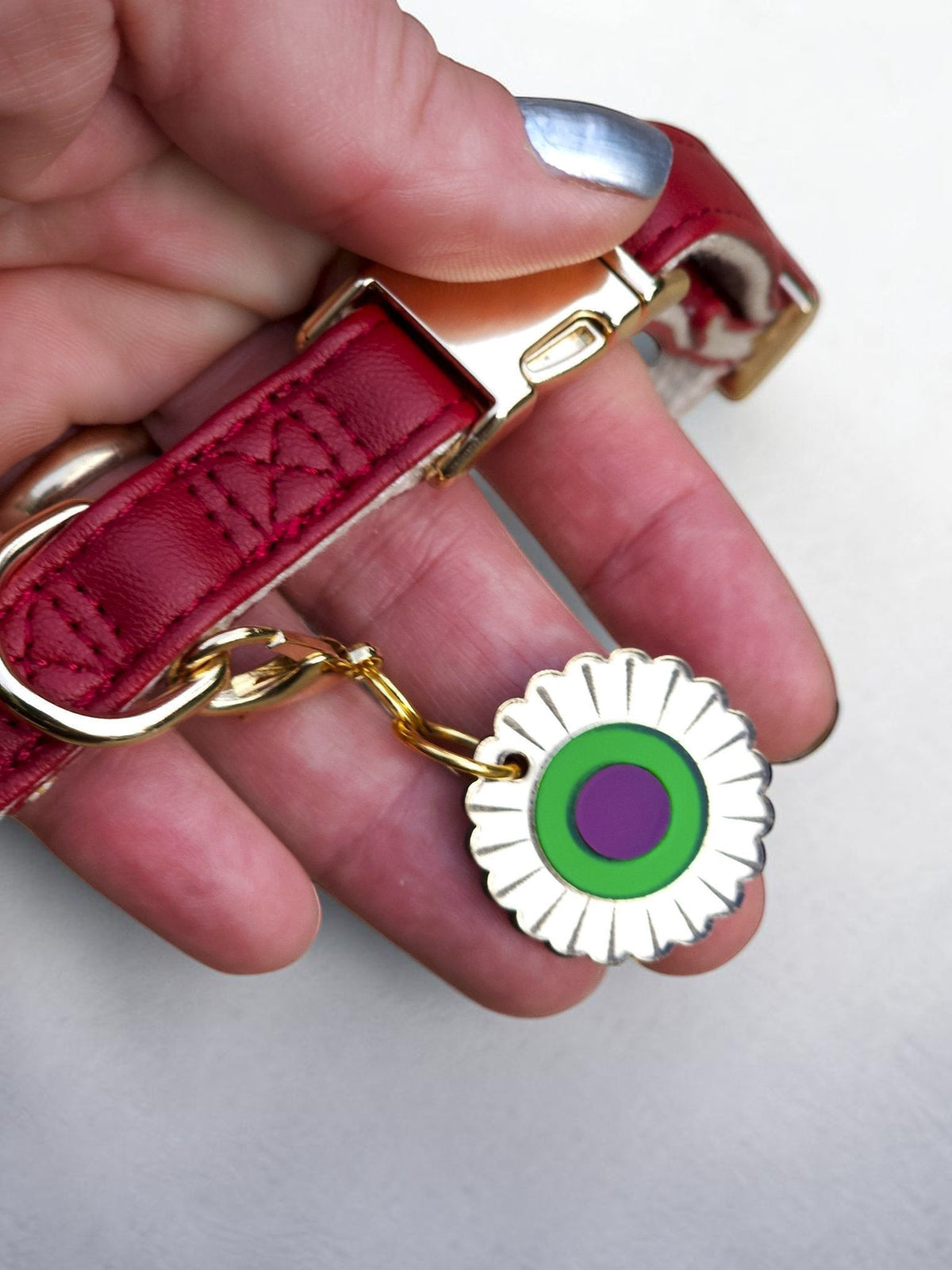 Morti's Fun Club Jurassic Bloom collar charm featuring a retro flower design with green and purple acrylic details.
