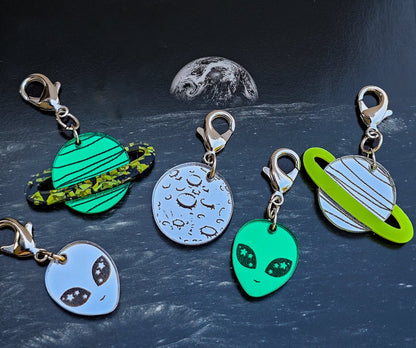 We Come in Peace Collar Charm - Morti's Fun Club