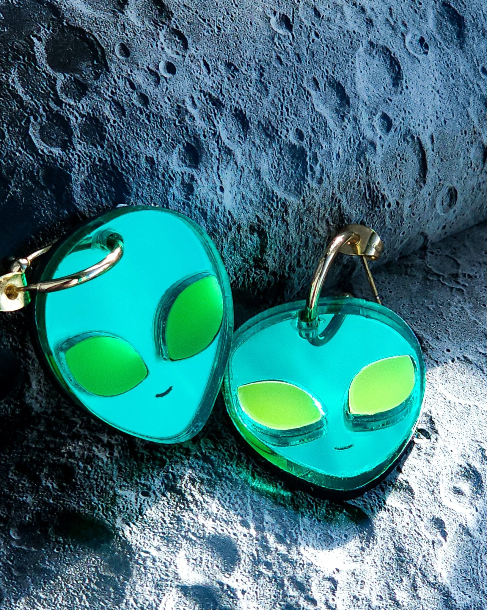 We Come in Peace Earrings - Morti's Fun Club
